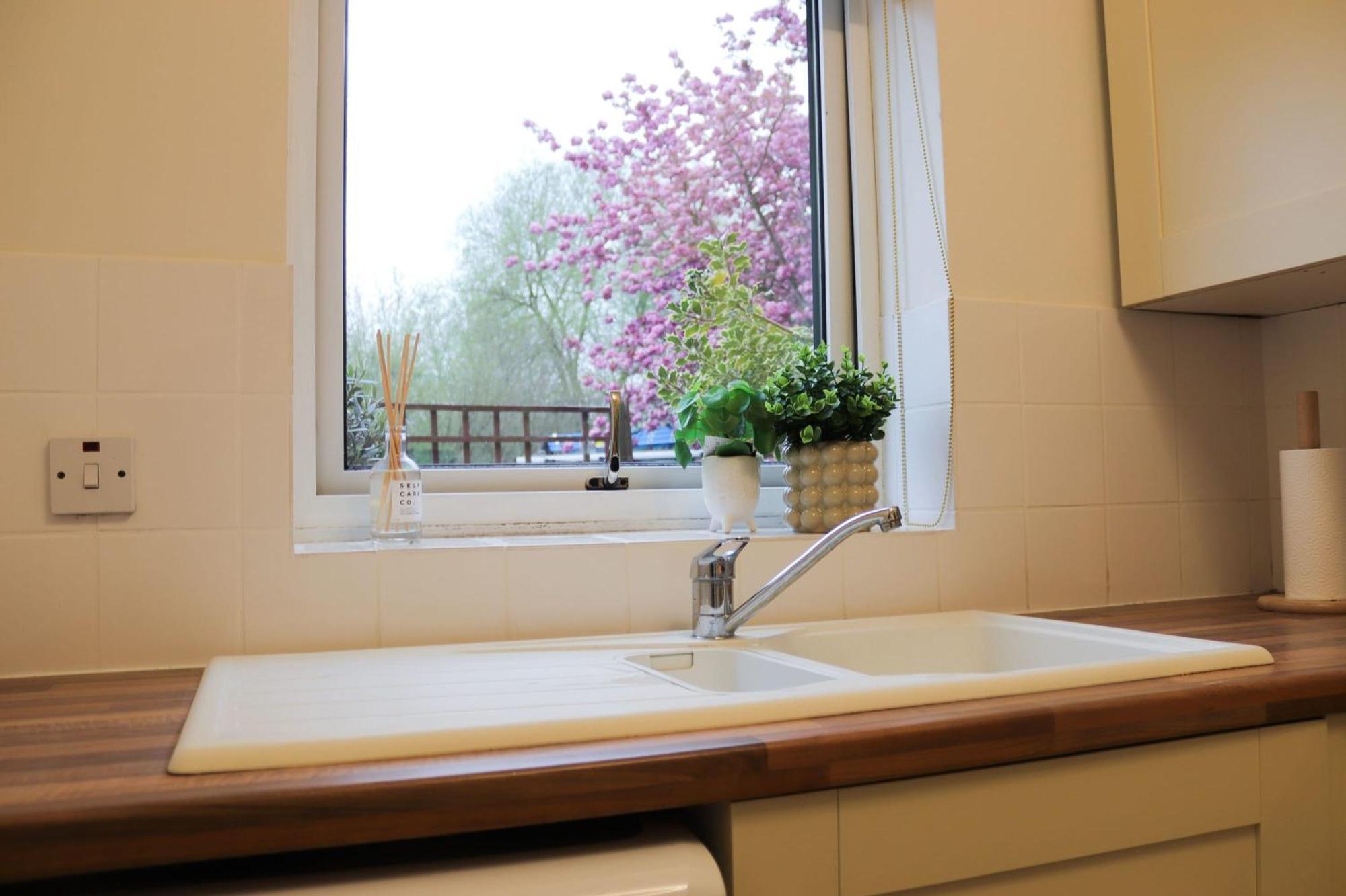 Hidden Haven With Free Parking Apartment